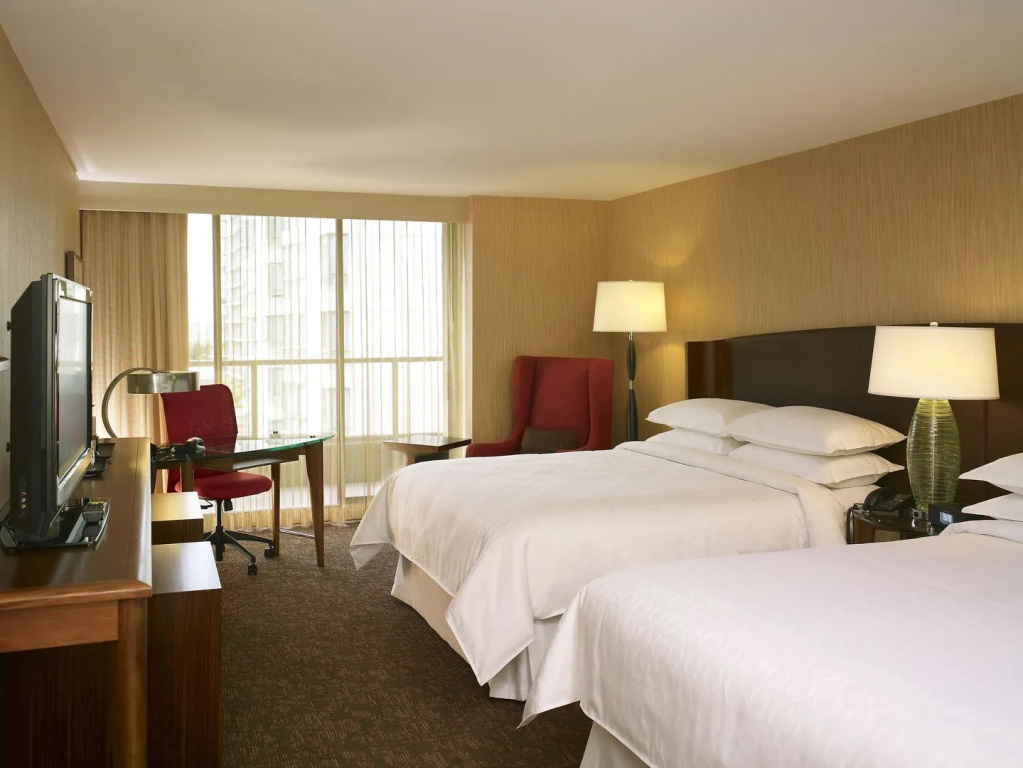 Sheraton Vancouver Airport Hotel - фото 6