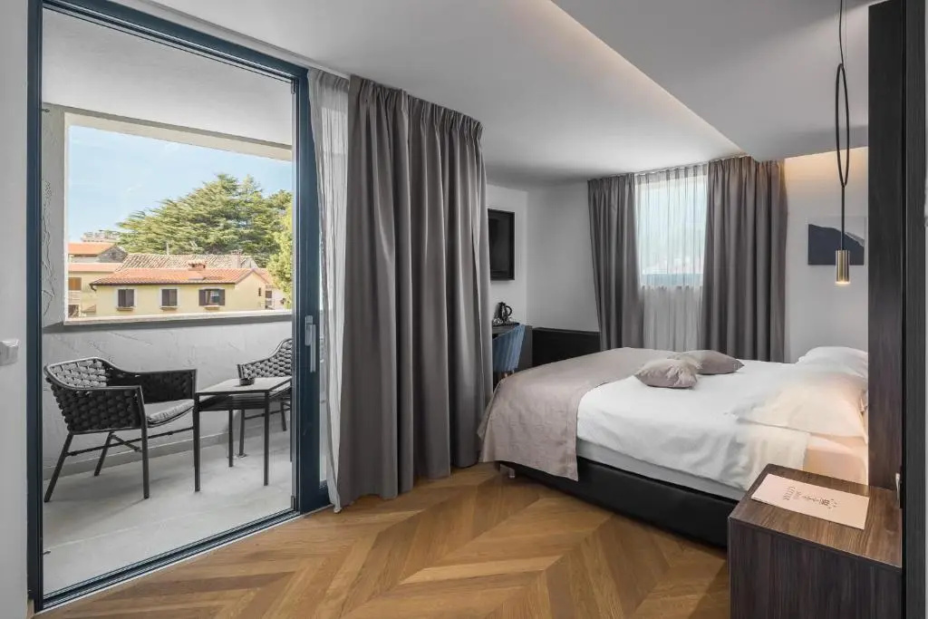 Superior Double room with balcony (full double bed)
