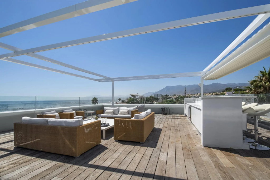 21220 Breath Taking Front Line Beach Villa