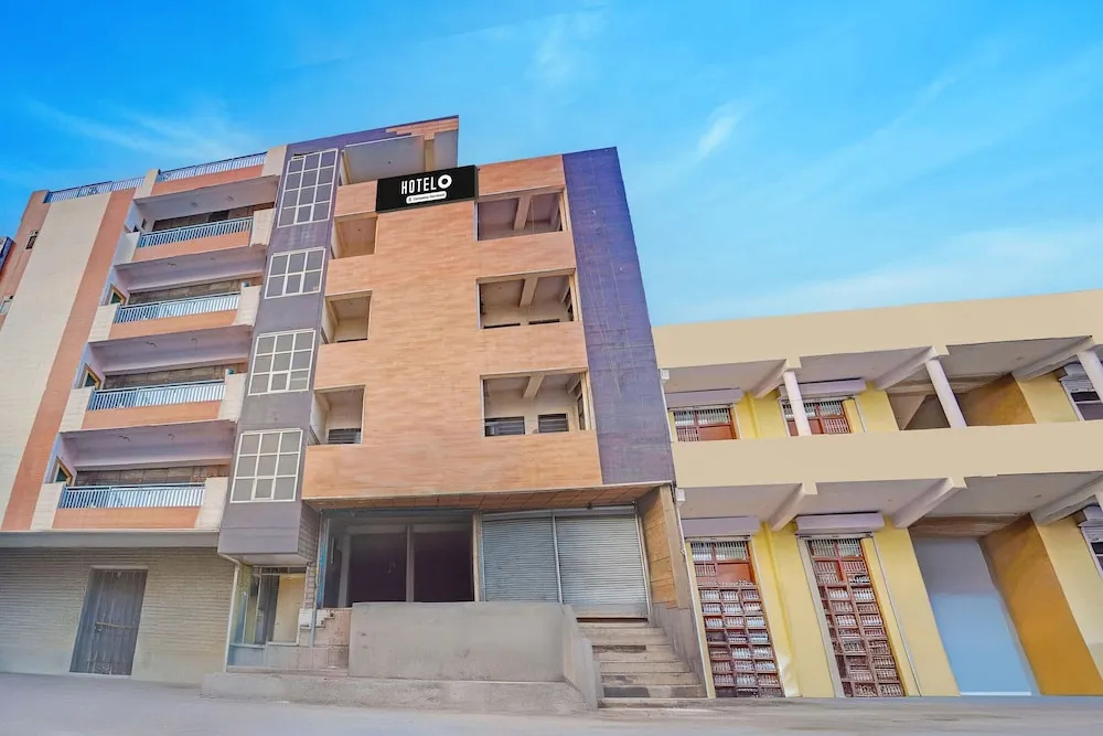 Hotel O Noida Sector 63