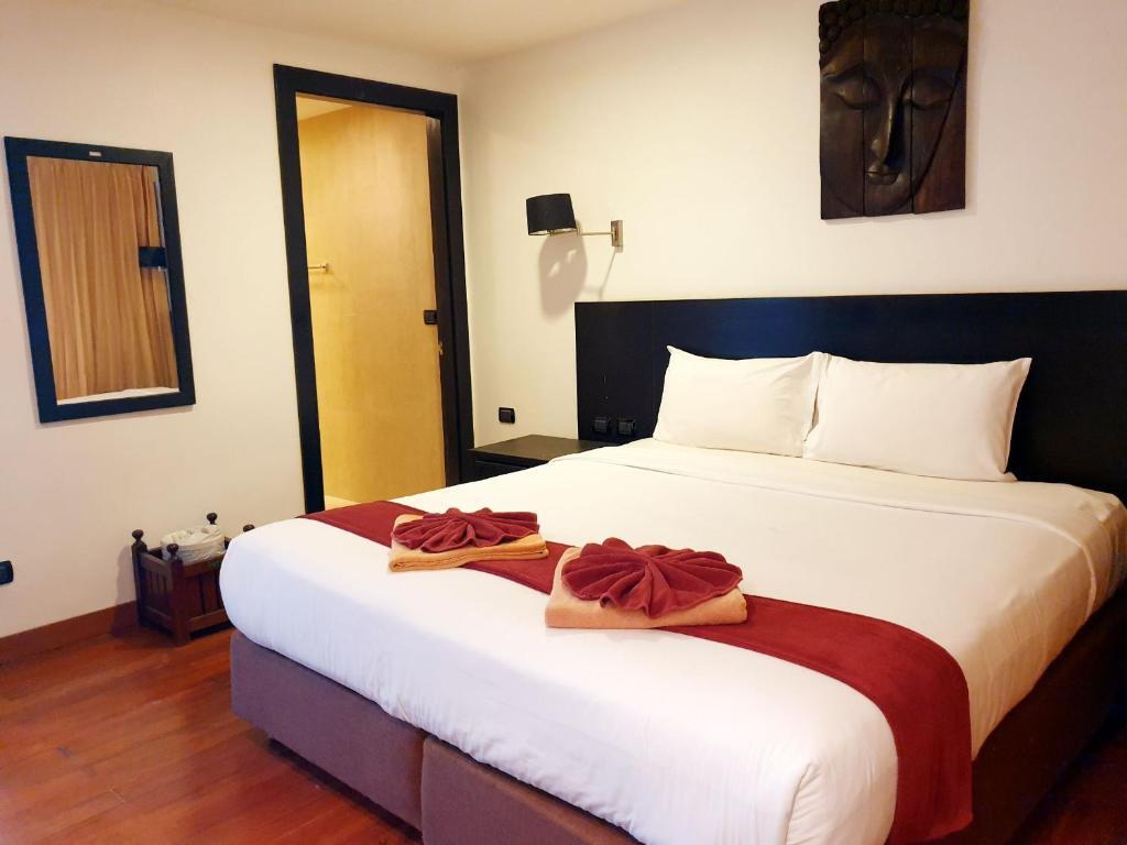 The Palms, Kamala Beach