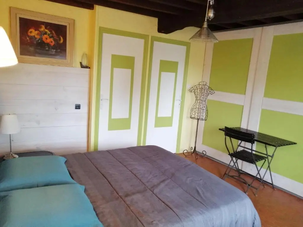 Standard Double room with garden view (full double bed)