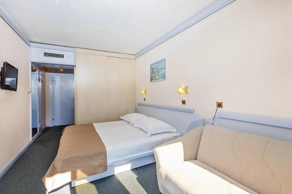Classic room with balcony and with sea view