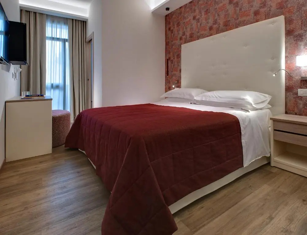 Deluxe Double room (full double bed)