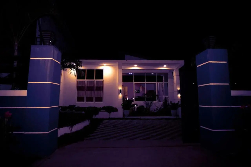 Airport 4 Season Hotel