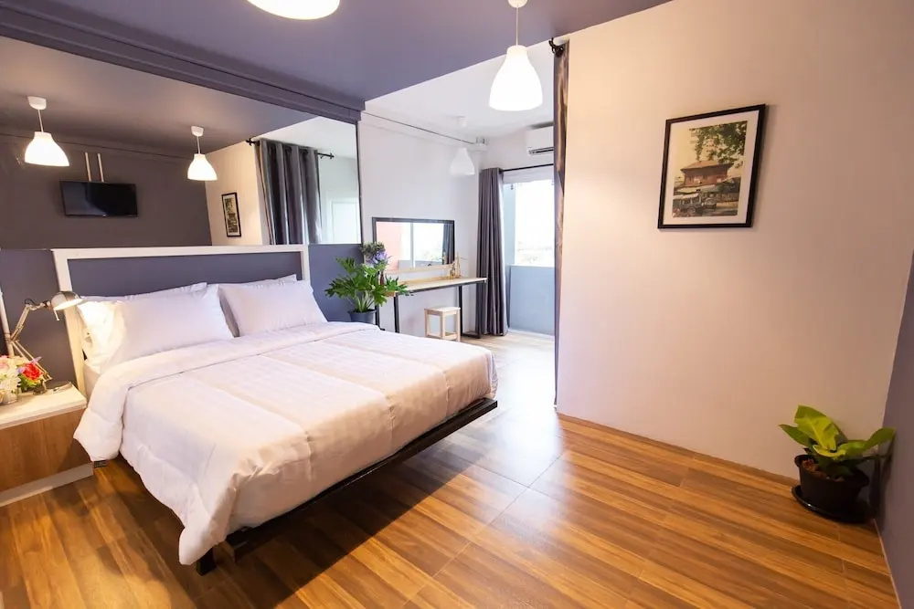 Standard Double room with balcony (full double bed)