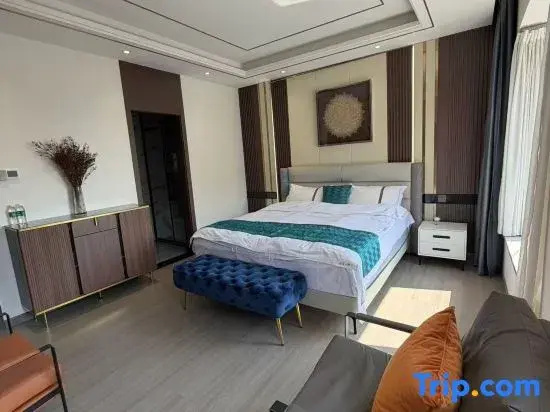 5 Bedrooms Villa