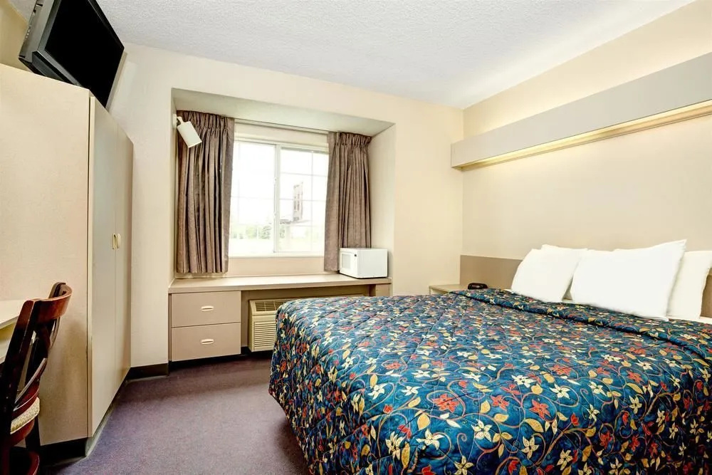 Days Inn Faribault — 5