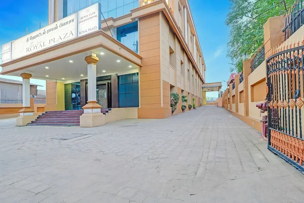 Fabhotel The Royal Plaza