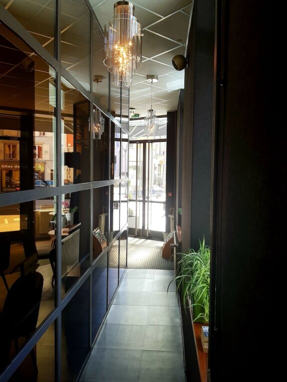 DYKE HOTEL by null
