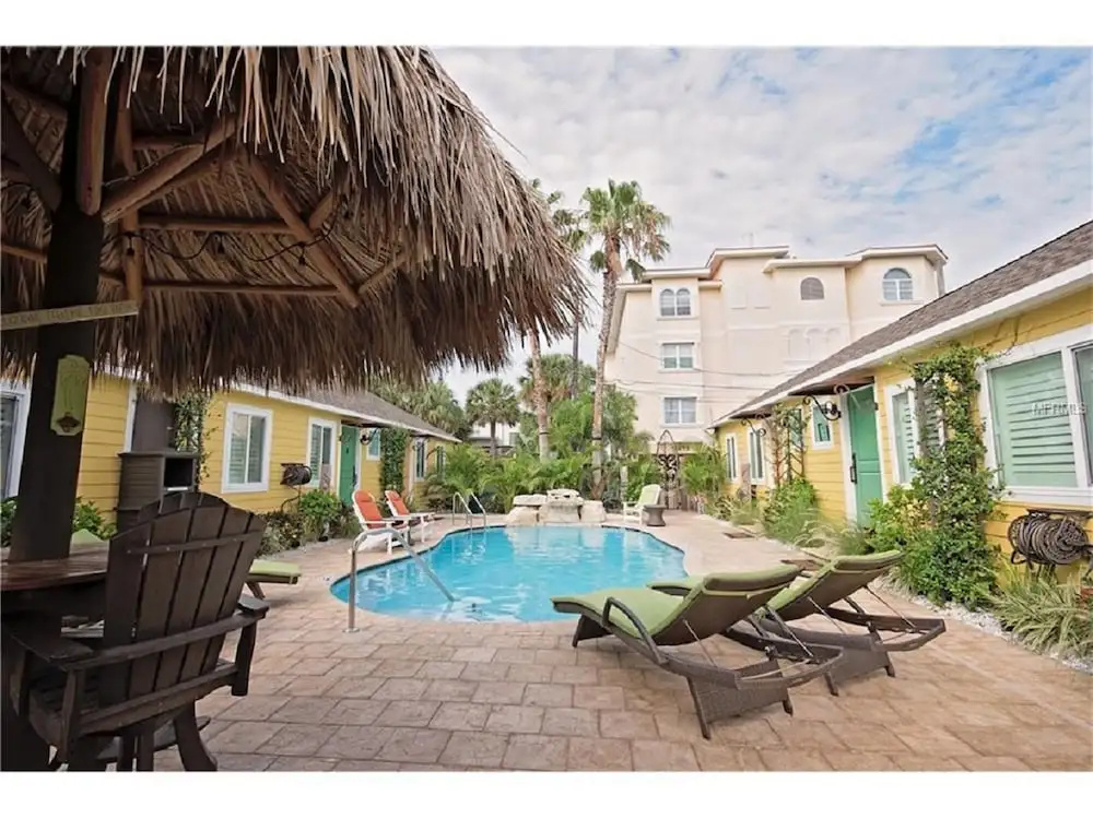 6West Beach Cottages