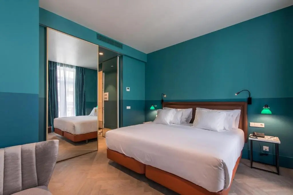 Deluxe Double room (full double bed)