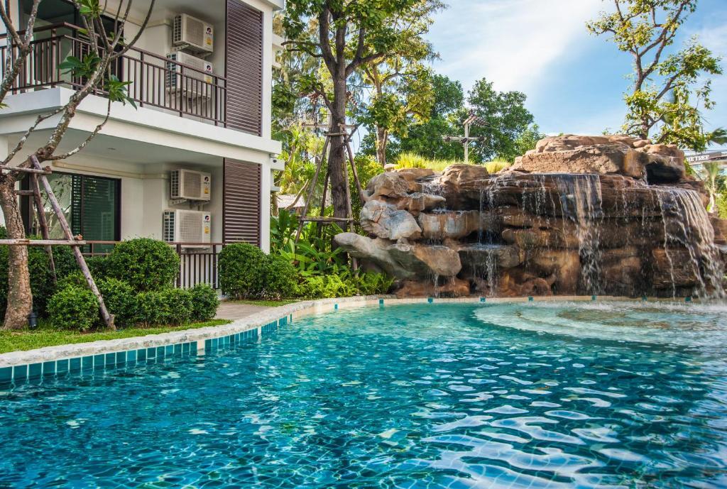 Люкс c 1 комнатой с видом на бассейн в The Title KR Beach Condotel Rawai Phuket