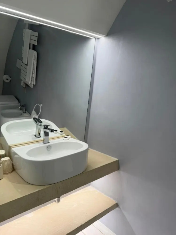 Deluxe Suite with pool view