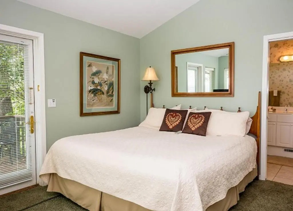 Suite with lake view