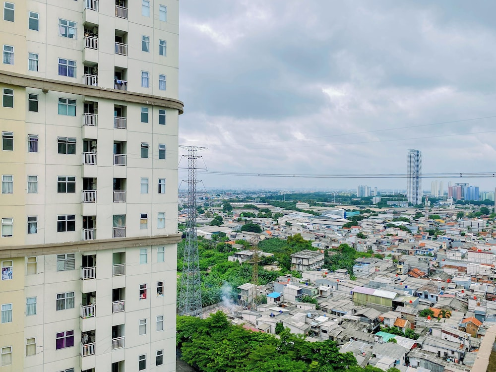 Comfortable And Homey 2Br Apartement At Vittoria Residence