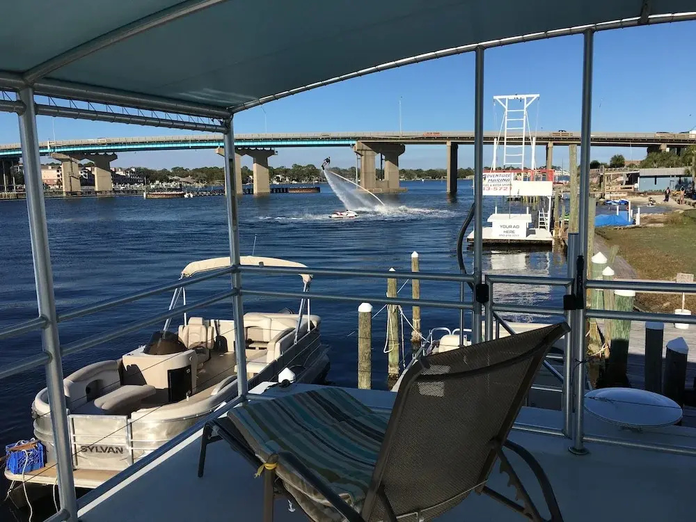 Island Houseboat