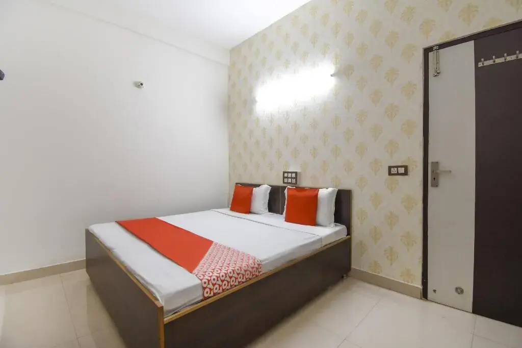 Eight Cubes by OYO Rooms