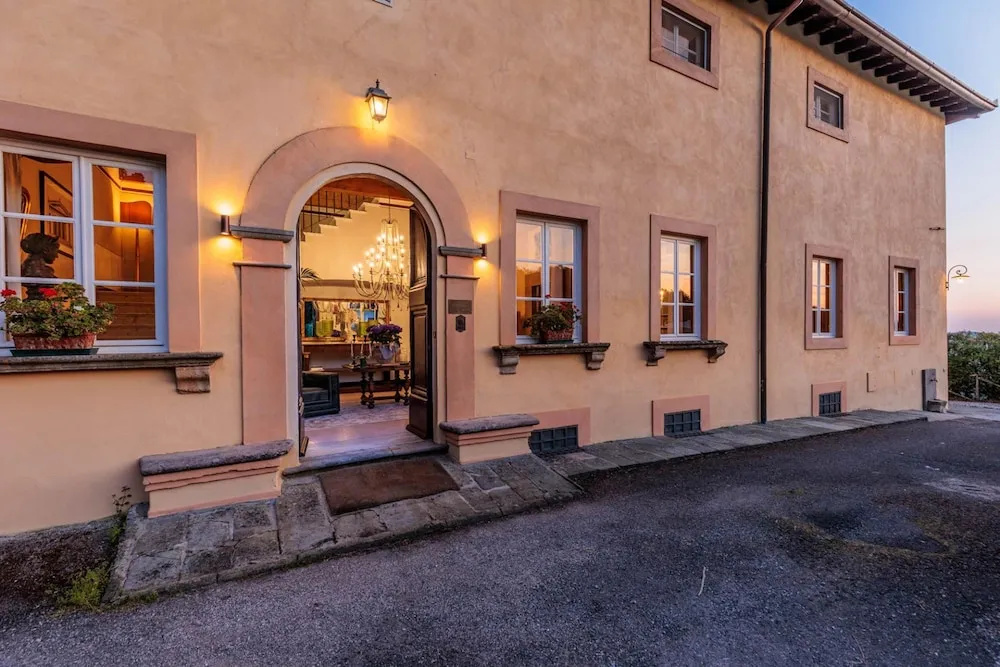 Villa Borbone - Perched on the Lucca Hills