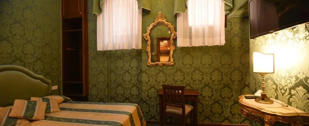 Classic Double room (full double bed)