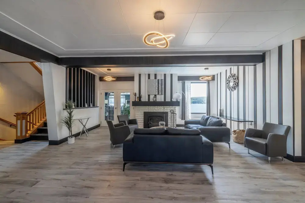 Lobby & Reception