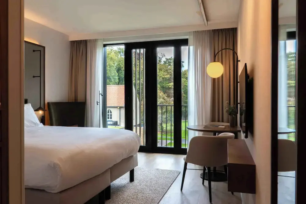Deluxe Double room with courtyard view (full double bed)