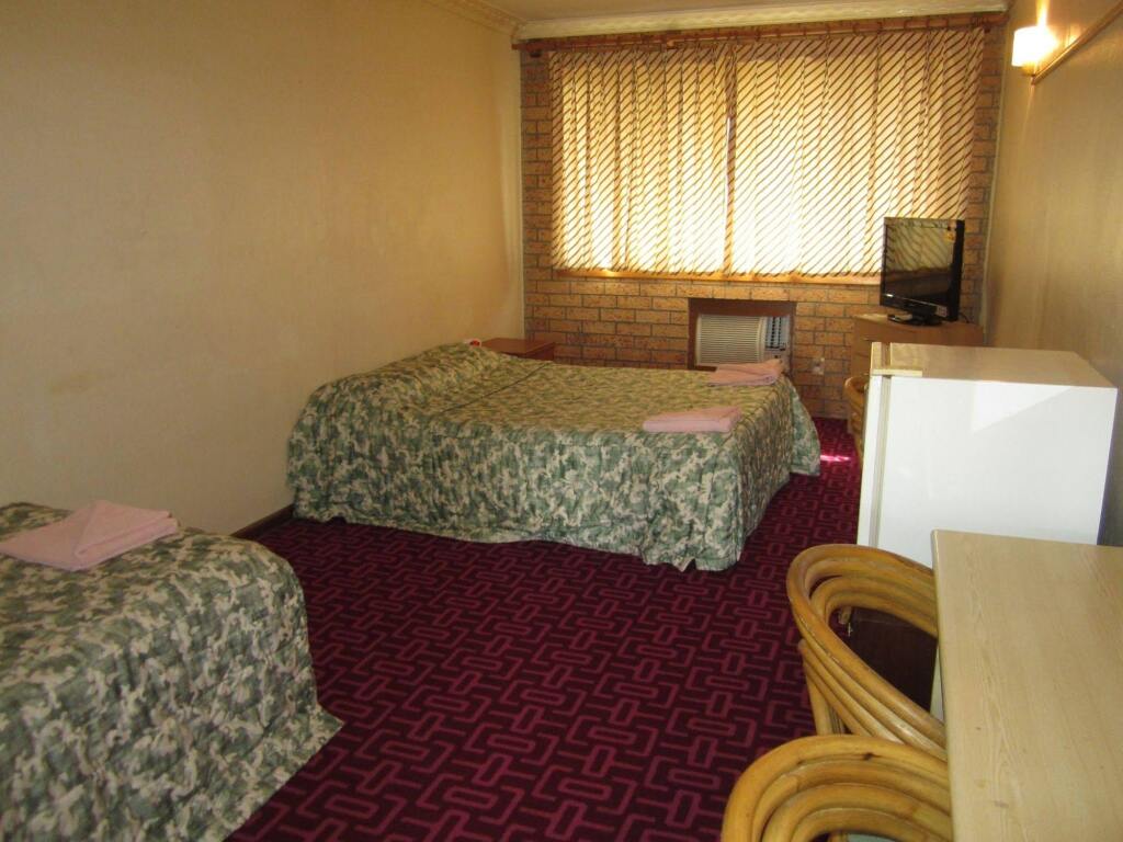 Canberra Lyneham Motor Inn by null