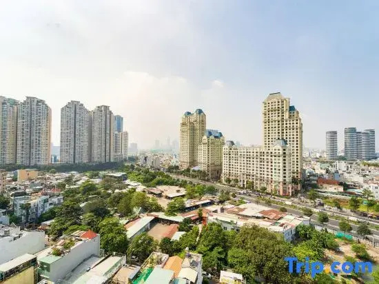 Premier Condotel Landmark 81 – Skyline View & Full Services
