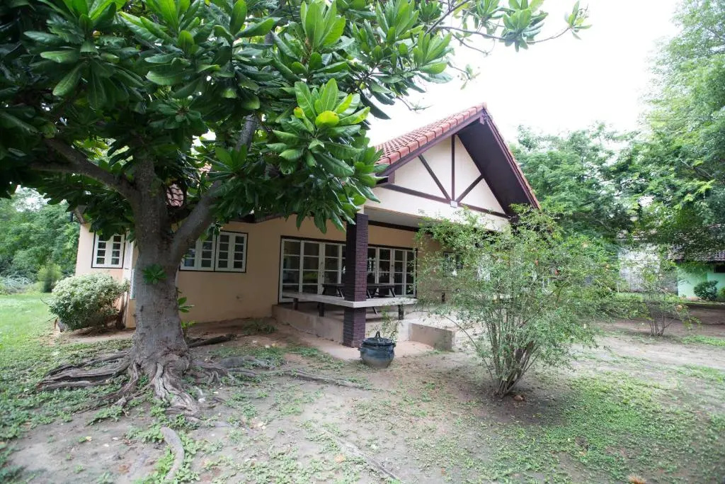 4 Bedrooms Cottage