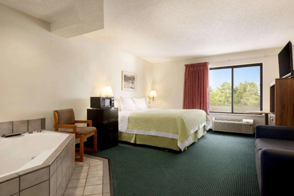 Double Suite (full double bed)