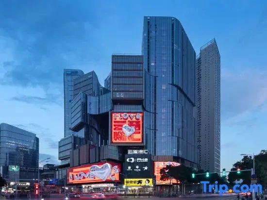 Yunxi High-Rise River View Hotel (Wu Yi Square IFS Store)