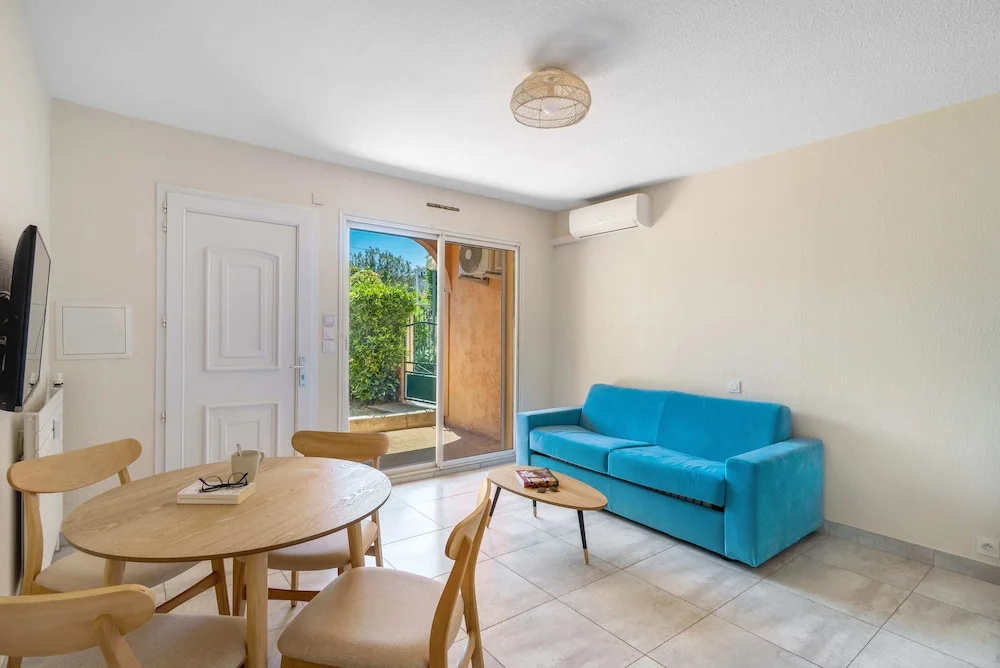 1 Bedroom Apartment with garden view