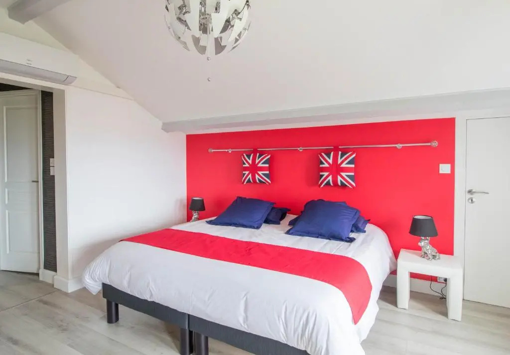 Superior Double room with city view (full double bed)