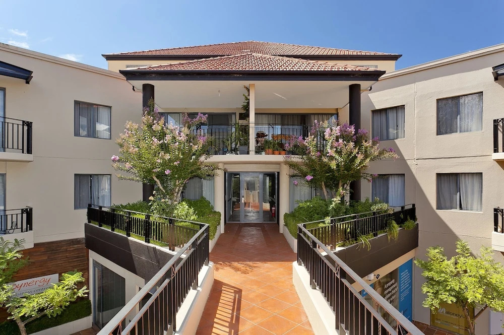 Astra Apartments - The Griffin