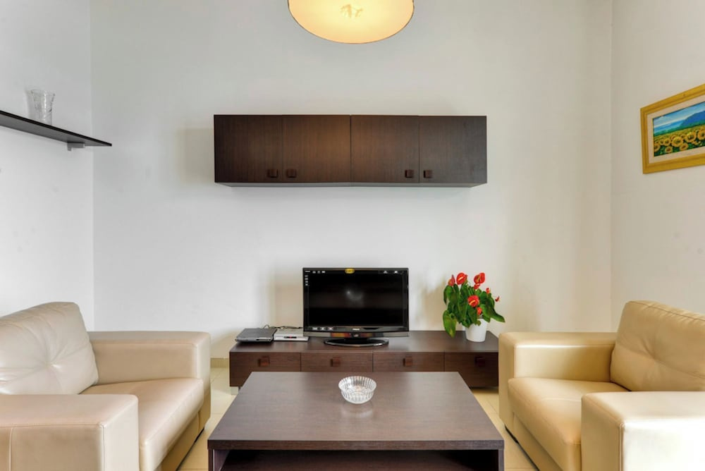 St Julian's Coastline Apartment + Sea View Balcony