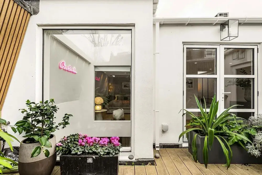 Luxury 3BR Mews Home w Courtyard AC Terrace