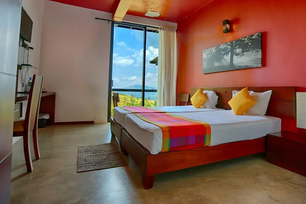 Deluxe Double room with land view (full double bed)