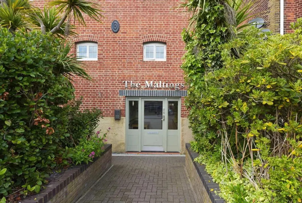 Roper Road- Cosy apartment just outside of city centre
