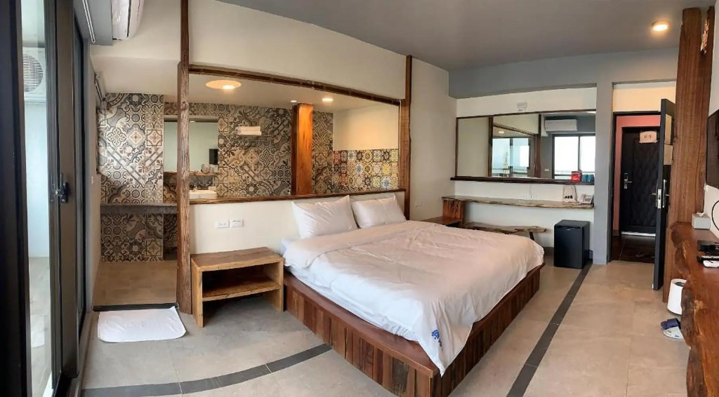 Standard Double room with balcony and with sea view (full double bed)