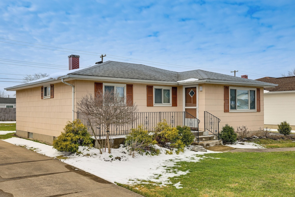 9 Mi to Dtwn Buffalo! Quiet Upstate Home Base