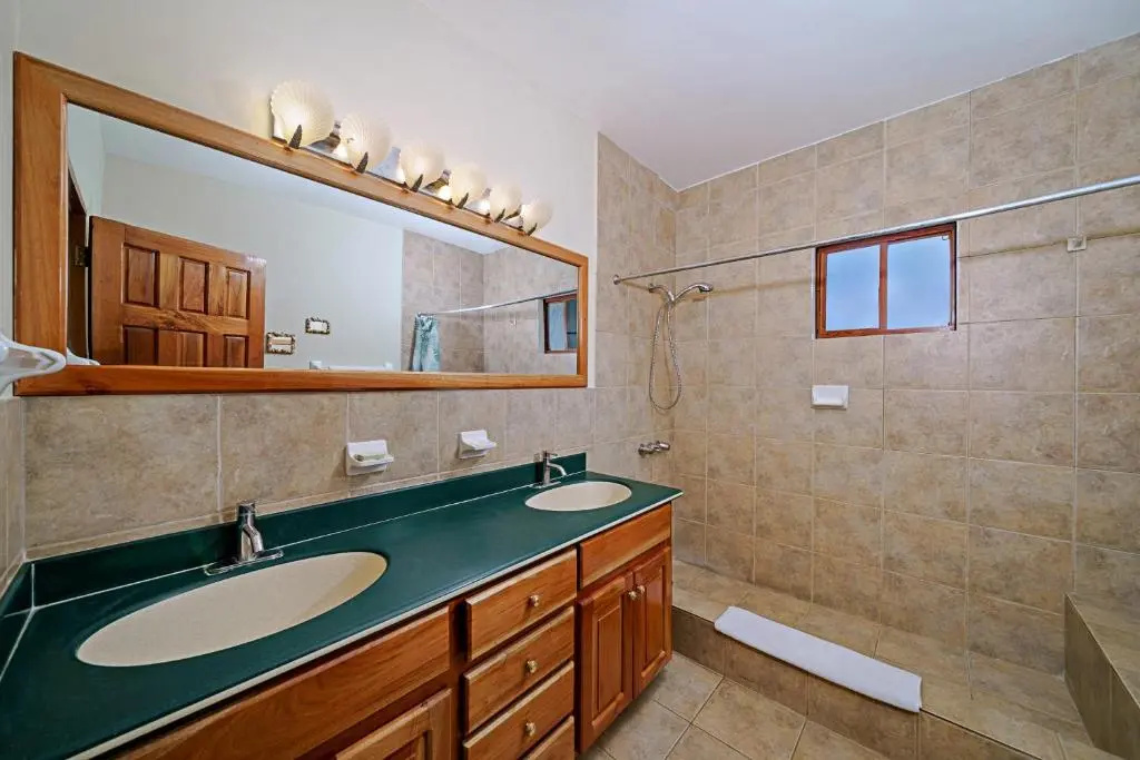 Beach House Condos Negril - Chambres