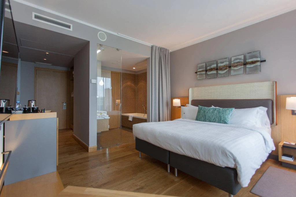 Superior Double room with balcony (full double bed)