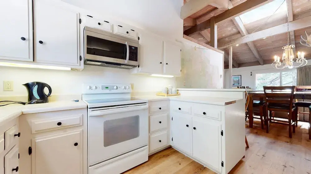 Mammoth Estates Condo - Near Village at Mammoth & Pet Friendly by RedAwning