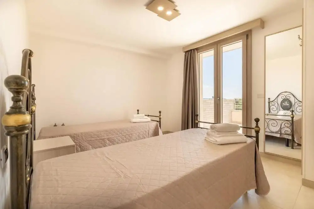 Roomsalentopalace — 4