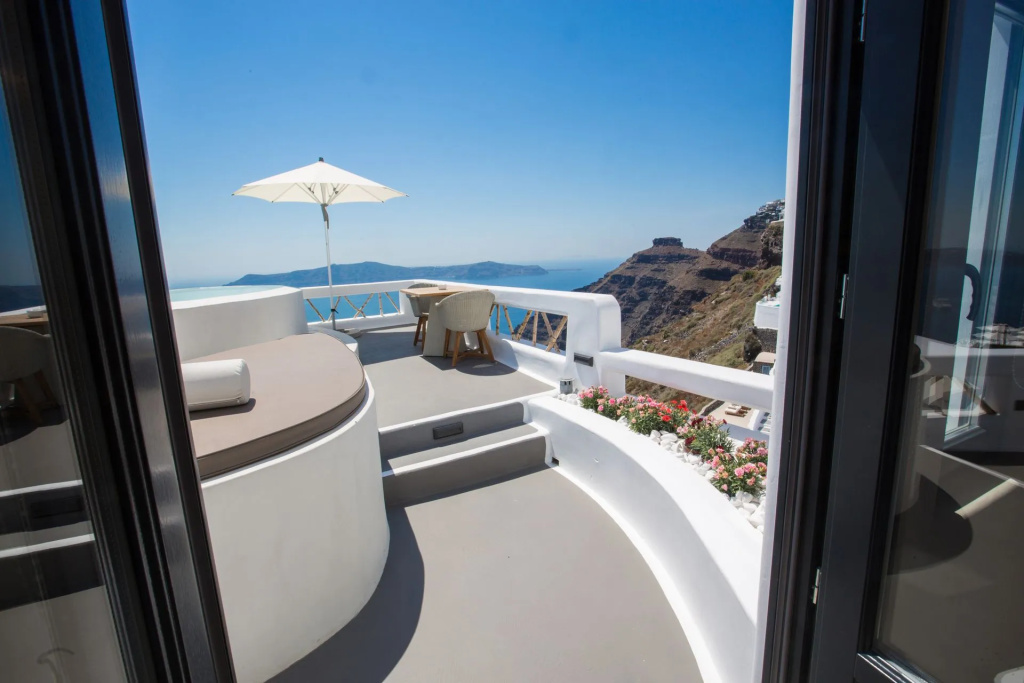 Executive Suite with mountain view