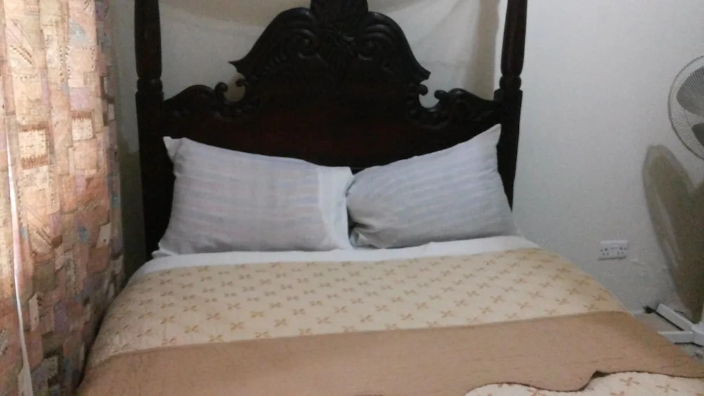 Slumberland Hotel - 5