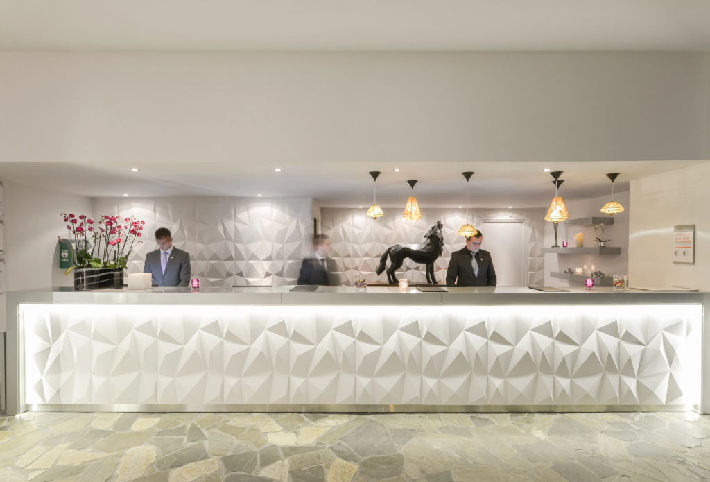 Lobby & Reception