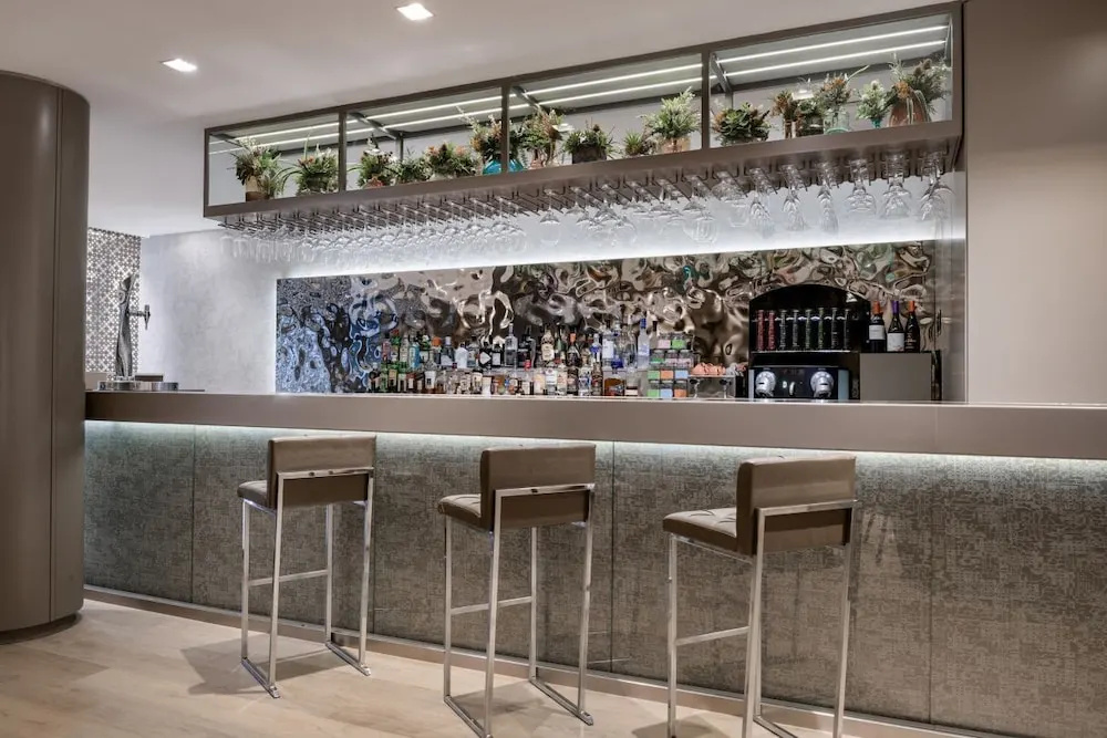 Lobby & Reception