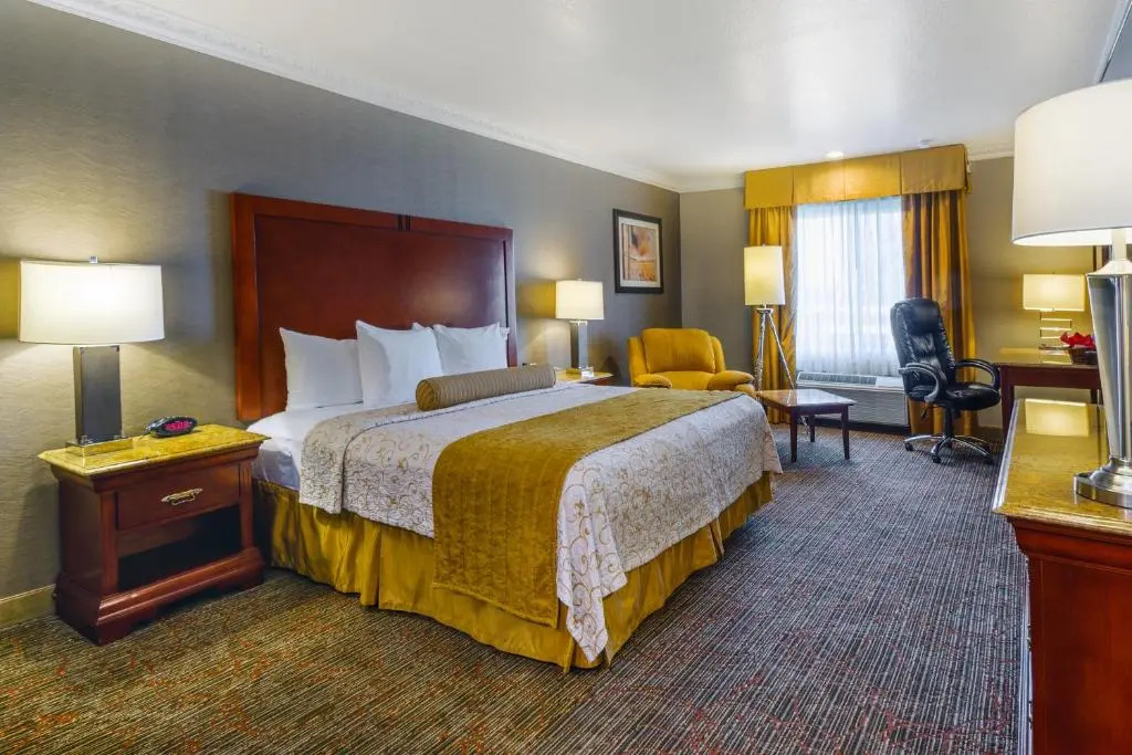 Best Western Plus Newport Mesa Inn - Chambres