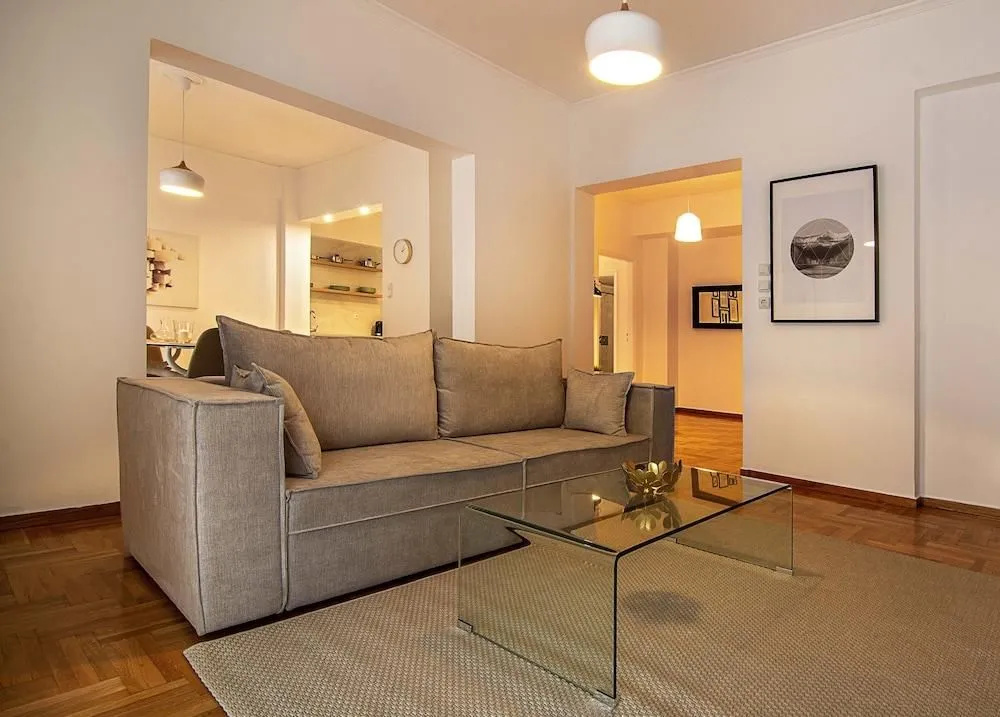 Elegant, spacious & minimalist aptm w/balcony